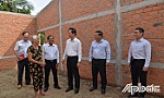 Phó Chủ tịch UBND tỉnh Tiền Giang Nguyễn Thành Diệu kiểm tra công tác xóa nhà tạm, nhà dột nát tại huyện Cai Lậy