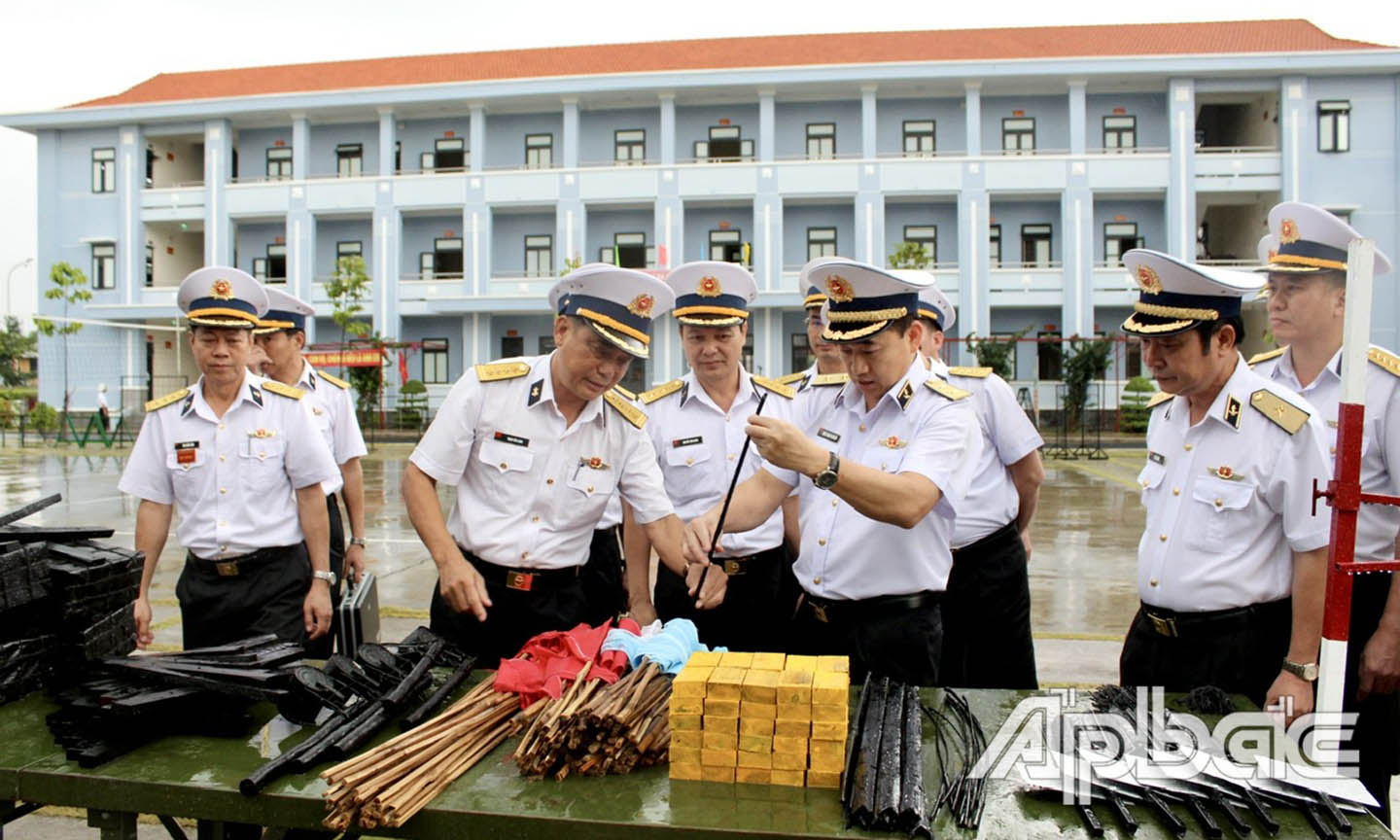 Phó Đô đốc Trần Thanh nghiêm, Tư lệnh Quân chủng Hải quân kiểm tra công tác chuẩn bị huấn luyện chiến sĩ mới năm 2025