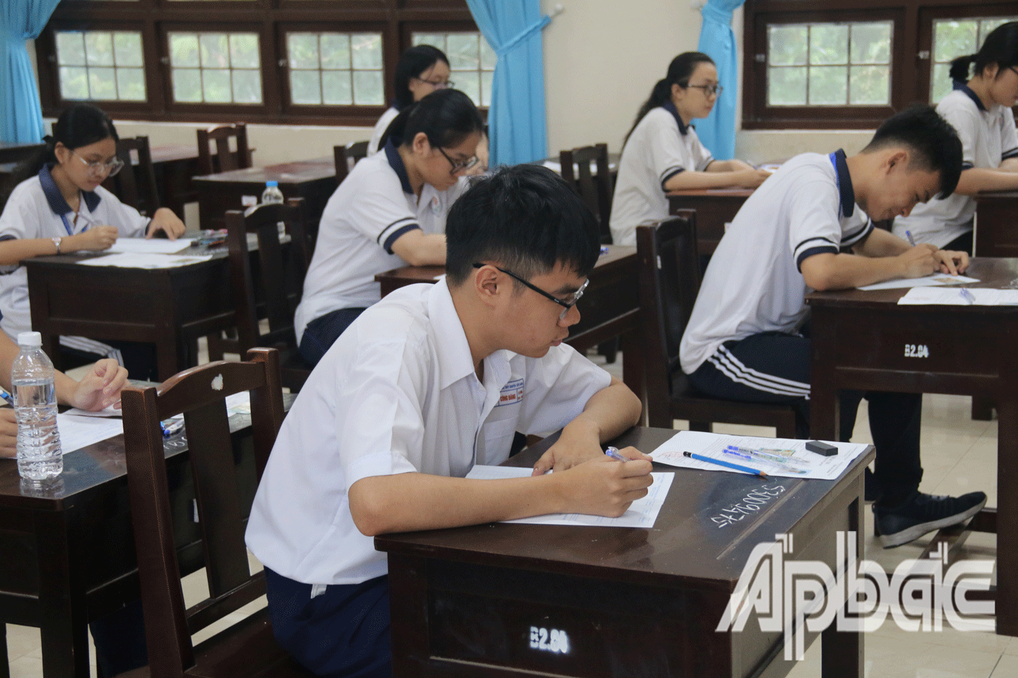 TS chuẩn bị thi bài thi môn Ngữ văn.