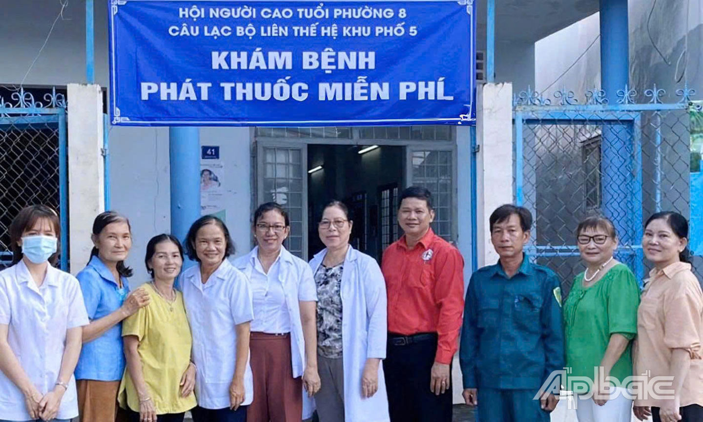 Câu lạc bộ LTHTGN khu phố 5, phường 8, TP. Mỹ Tho tổ chức Đoàn khám bệnh, cấp thuốc  miễn phí cho NCT.