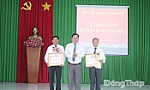 Xã An Thạnh Thủy: Trao tặng Huy hiệu 40 năm tuổi Đảng cho 2 đảng viên đợt 2-9
