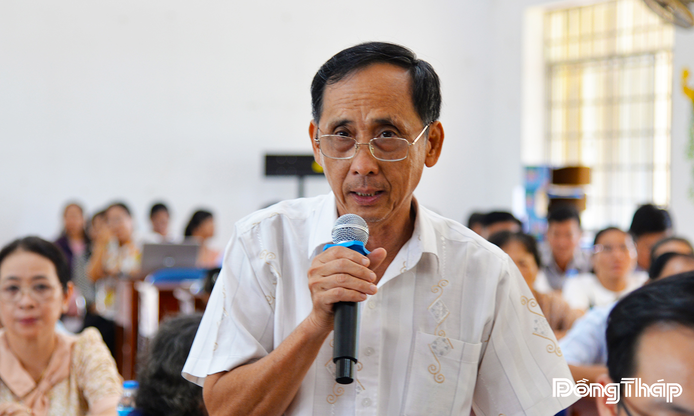 Đồng chí Phan Văn Thắng, Chủ tịch Ủy ban Mặt trận Tổ quốc Việt Nam tỉnh Đồng Tháp tiếp xúc cử tri phường Mỹ Phong