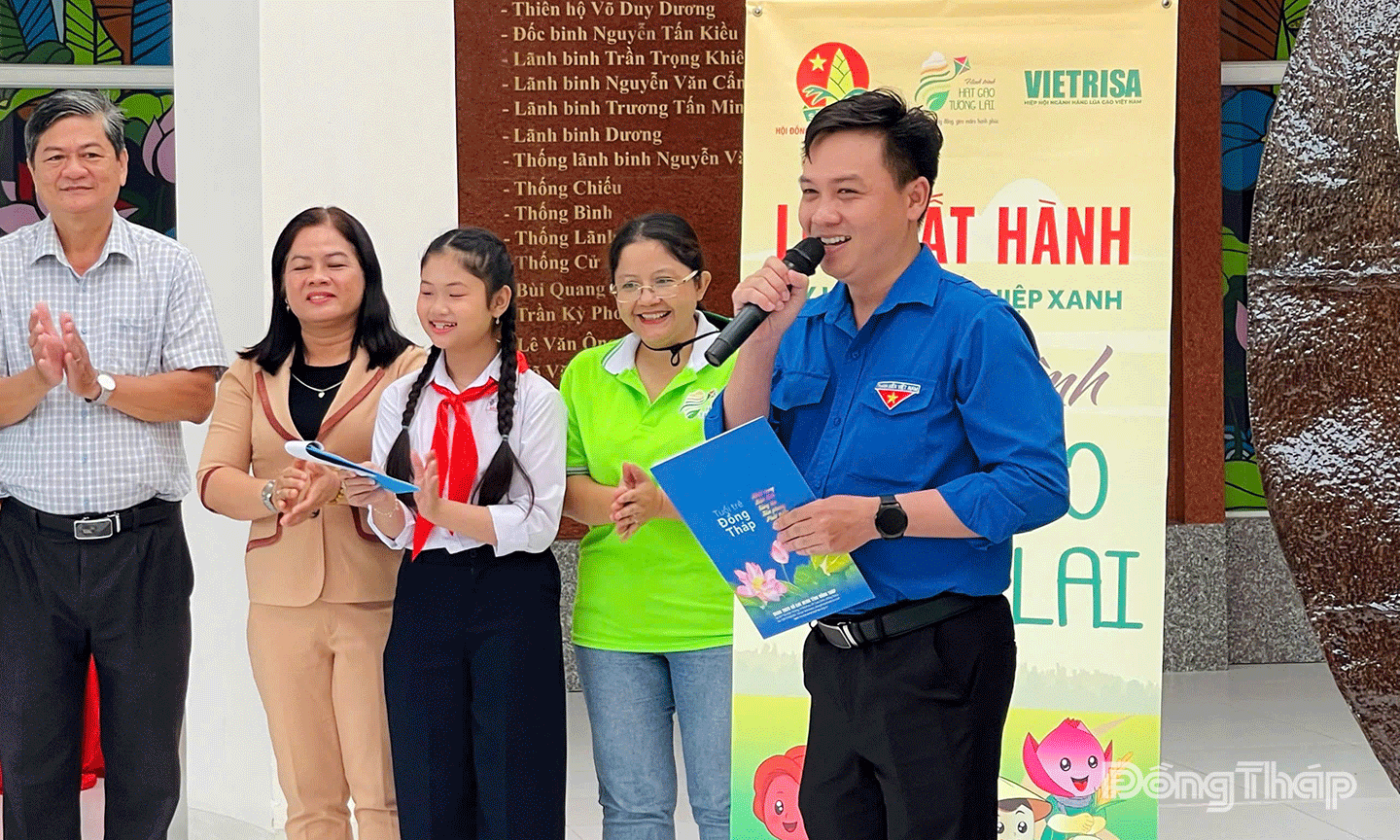 Đồng chí Nguyễn Thành Luân, Phó Bí thư Tỉnh đoàn, Chủ tịch Hội đồng Đội Tỉnh – Trưởng Ban Tổ chức Kỳ hè phát biểu tại buổi lễ