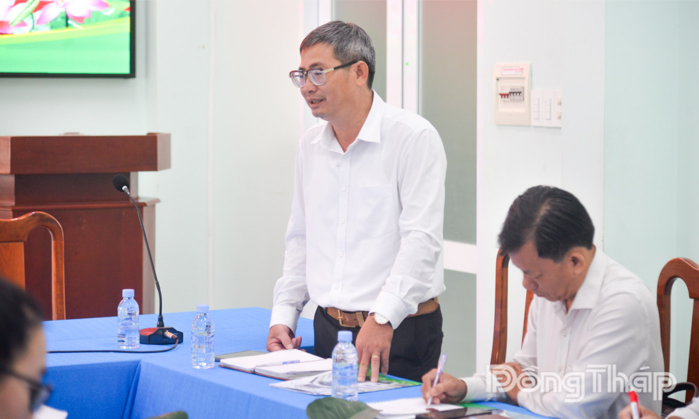Đồng chí Nguyễn Duy Phúc Huy, Phó Tổng Biên tập Báo và phát thanh, truyền hình Đồng Tháp phát biểu tại buổi làm việc.