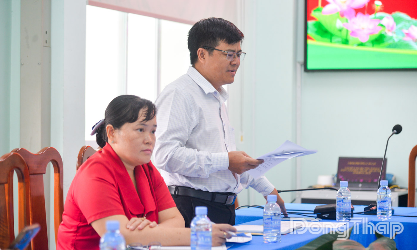 Đồng chí Huỳnh Thanh Mộng, Chủ tịch UBND phường Cai Lậy phát biểu tại buổi làm việc.