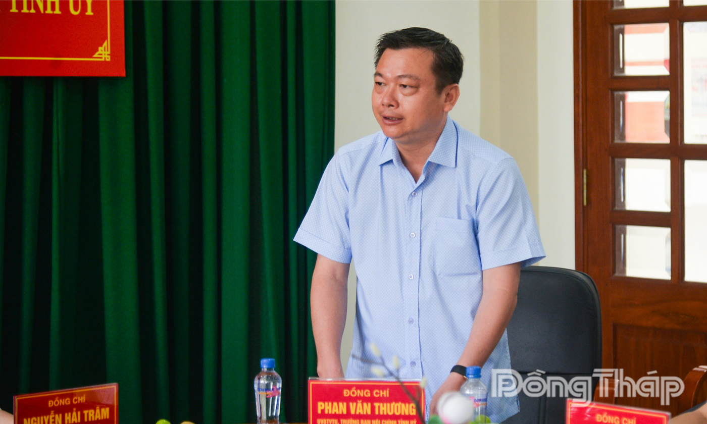 Đồng chí Phan Văn Thương, Ủy viên Ban Thường vụ Tỉnh ủy, Trưởng Ban Nội chính Tỉnh ủy phát biểu tại buổi làm việc.