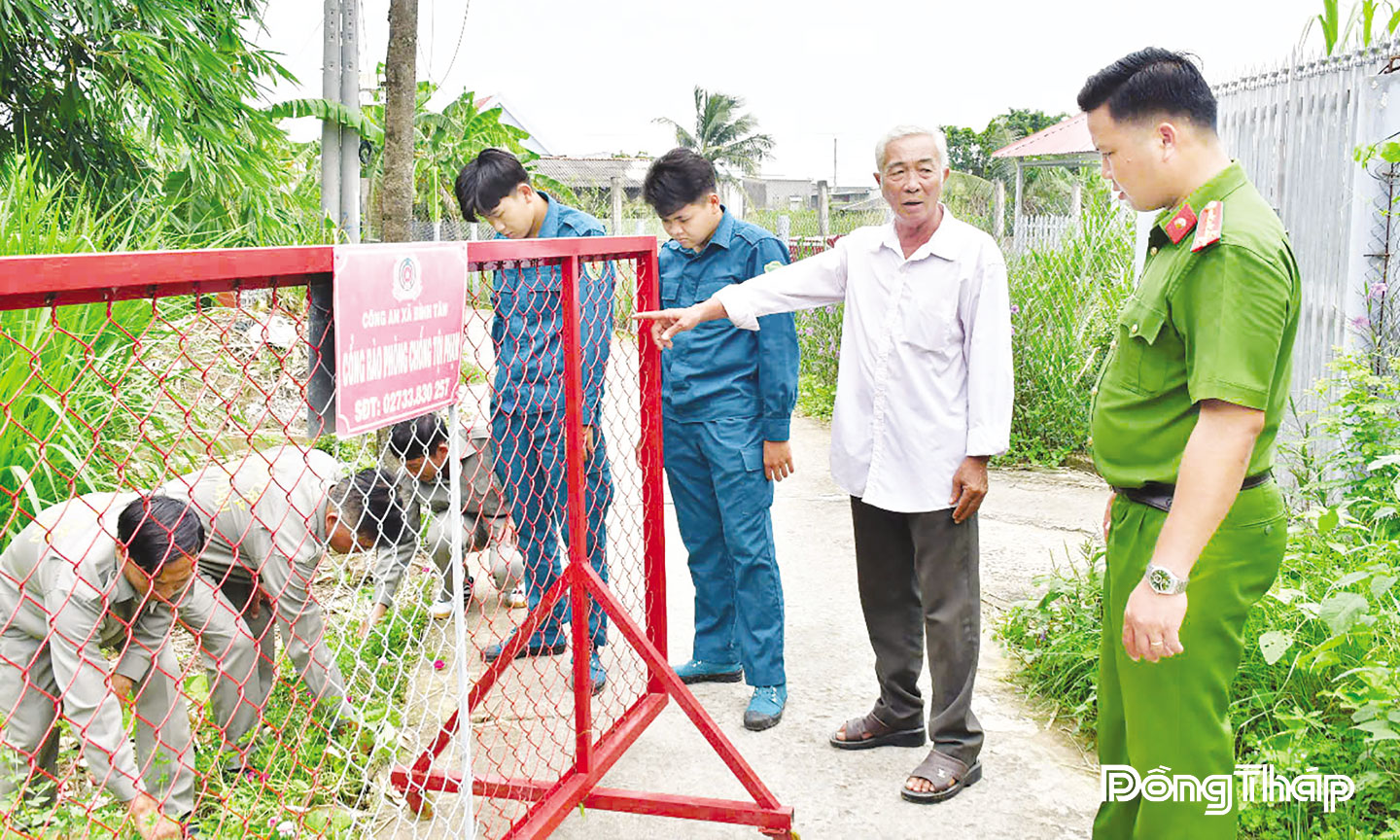 Việc học tập và làm theo Bác tại xã Bình Tân (cũ), nay là xã Long Bình tiếp tục được duy trì, phát triển mạnh mẽ, góp phần đảm bảo an ninh trật tự, an toàn xã hội cho người dân địa phương. Ảnh: Công an xã Long Bình cung cấp. 