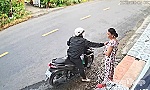 Đồng Tháp: Bắt khẩn cấp nam thanh niên giật dây chuyền tại tiệm tạp hóa