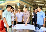 Chủ tịch UBND tỉnh Đồng Tháp Trần Trí Quang khảo sát sạt lở bờ sông Tiền