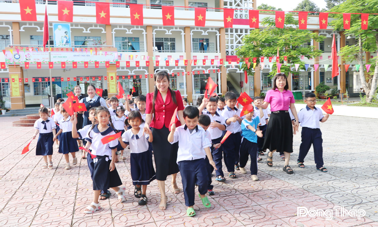 Trường Tiểu học Bùi Thị Xuân (Phường Cao Lãnh) háo hức đón năm học mới. Ảnh Mỹ Xuyên.