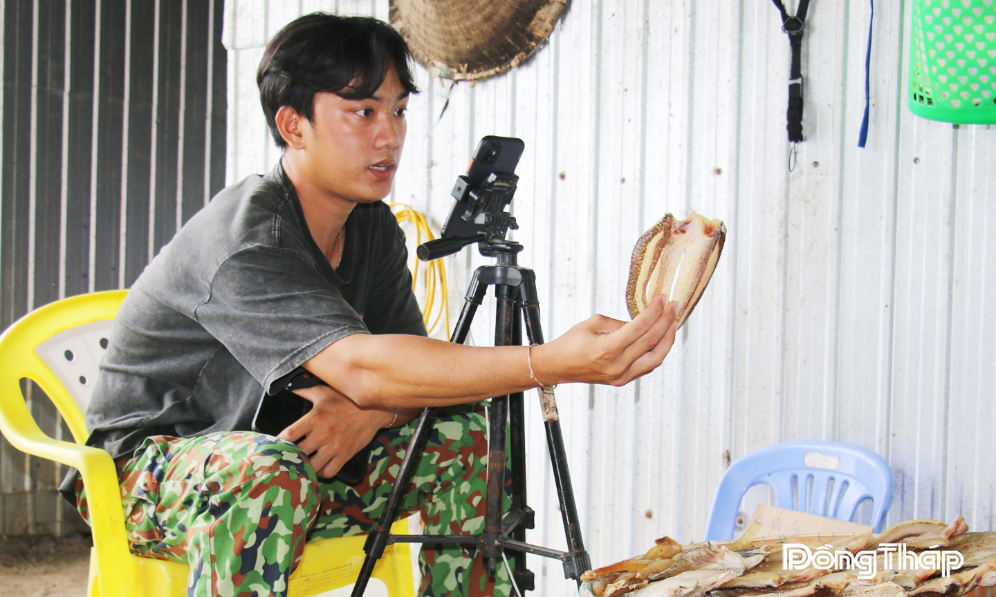 Cơ sở sản xuất khô cá Thương BP quảng bá khô cá lóc trên các nền tảng mạng xã hội nhằm tạo sức lan tỏa cho sản phẩm.
