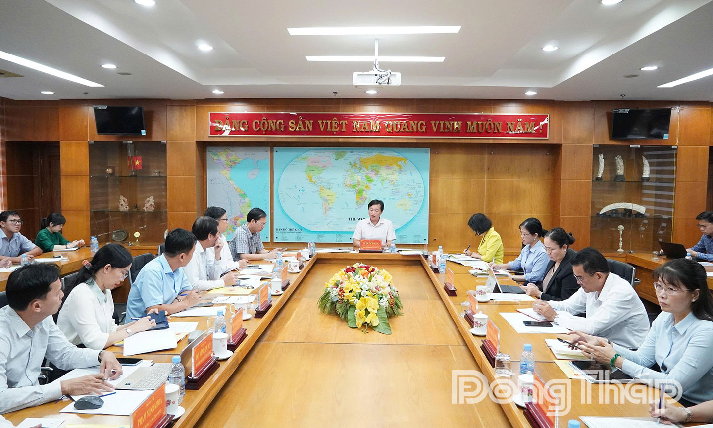 Quang cảnh cuộc họp.