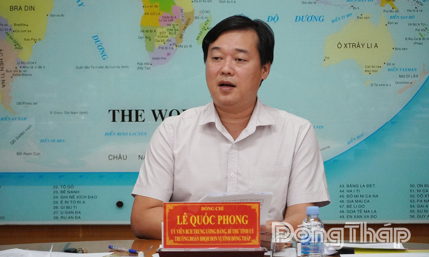Bí thư Tỉnh ủy Lê Quốc Phong phát biểu kết luận cuộc họp.