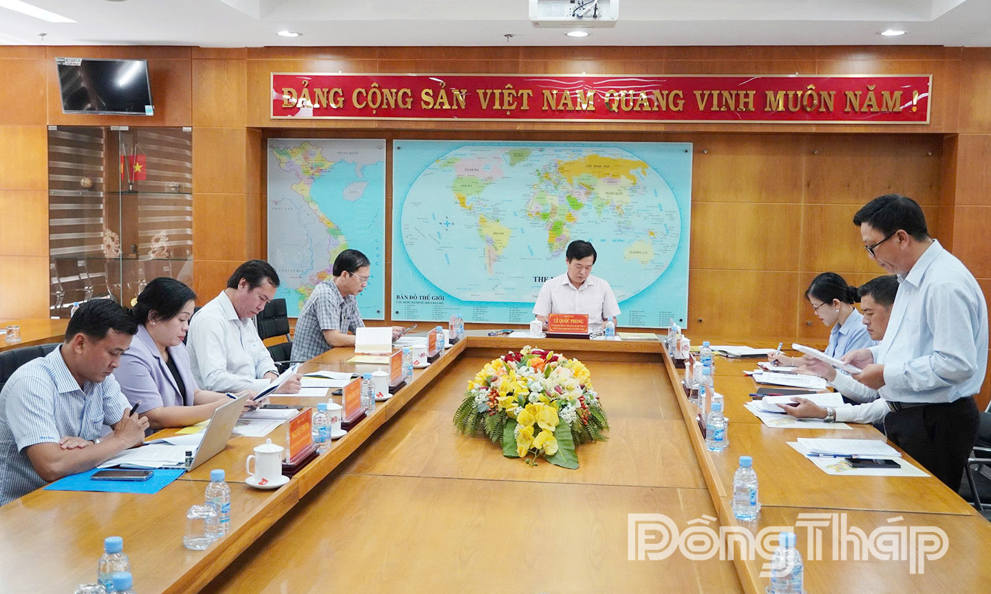 Giám đốc Sở Khoa học và Công nghệ phát biểu tại cuộc họp.