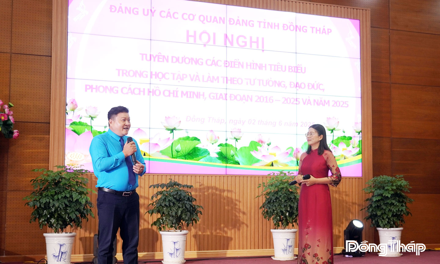 Anh Nguyễn Thanh Nhàn tại sự kiện được Đảng ủy các cơ quan Đảng tỉnh tuyên dương là điển hình tiêu biểu trong học tập và làm theo tư tưởng, đạo đức, phong cách Hồ Chí Minh, giai đoạn 2016 - 2025.  