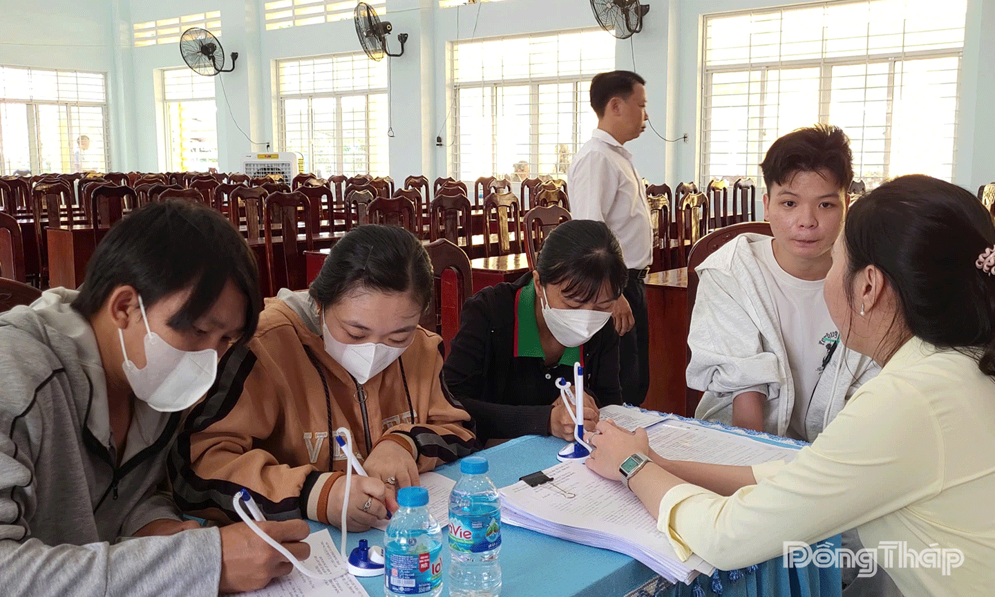 Chuyên viên tư vấn việc làm cho người lao động