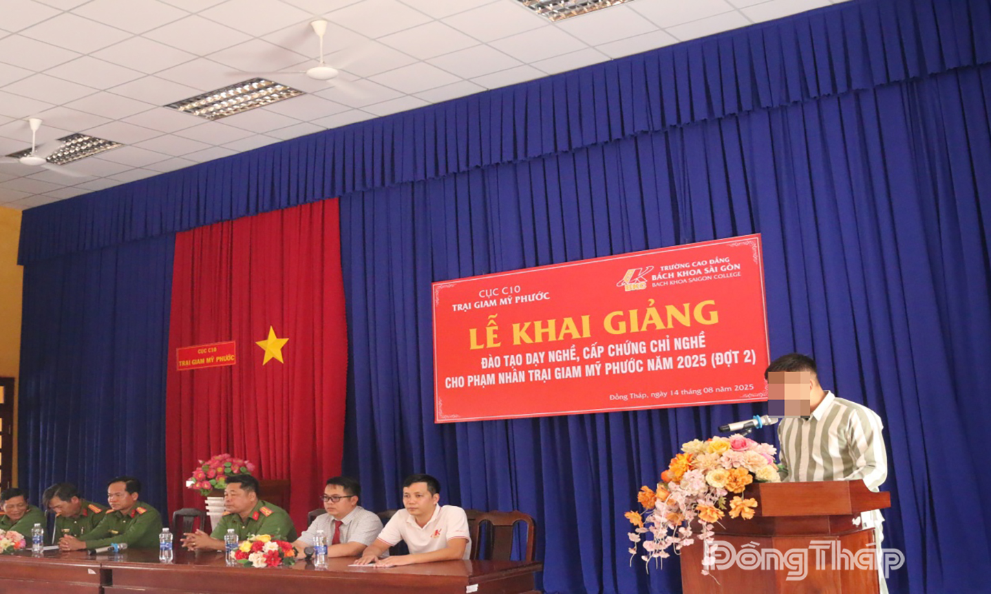 Khai giảng đào tạo nghề cho phạm nhân.