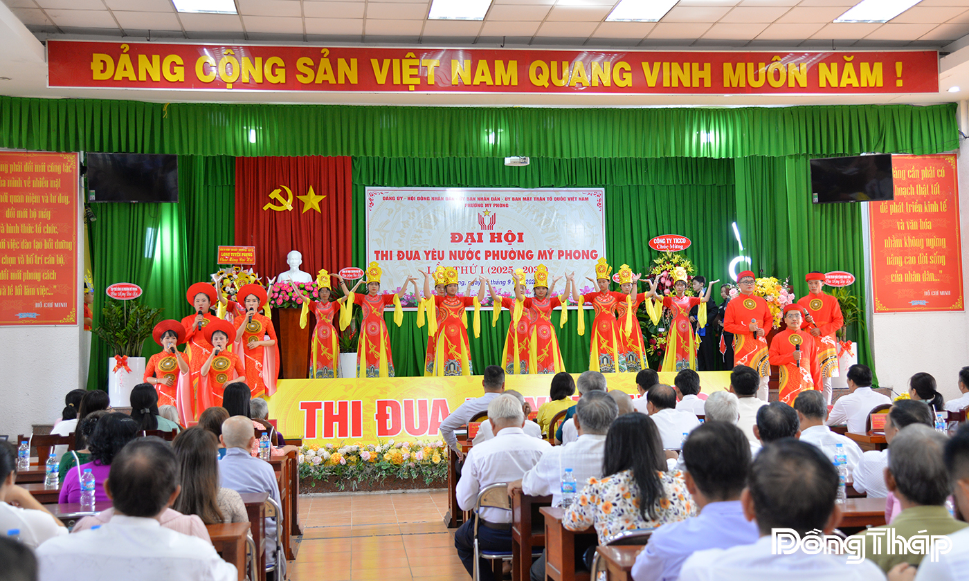 Tiết mục văn nghệ chào mừng Đại hội. 