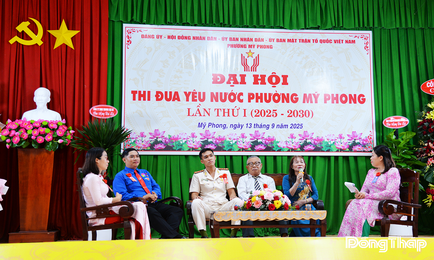 Tọa đàm giao lưu các gương điển hình tiên tiến. 