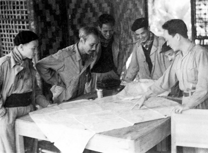 Tháng 6 - 1950, Chủ tịch Hồ Chí Minh cùng Thường vụ Trung ương Đảng chủ trương mở chiến dịch lớn đánh địch trên tuyến biên giới Việt - Trung. Nguồn: TTXVN