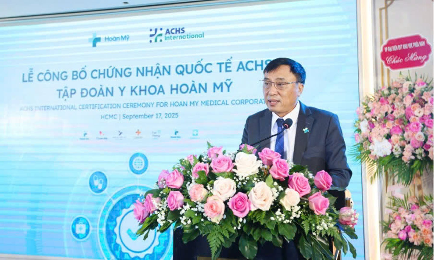 BS.CKII Đào Văn Sinh, Trưởng đại diện Văn phòng Bộ Y tế tại TP.HCM, Chánh Văn phòng Bộ Y tế phát biểu tại buổi lễ. Ảnh: HM