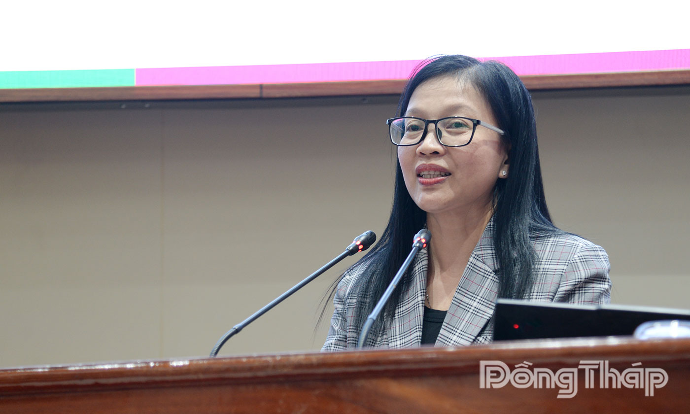 Đồng chí Nguyễn Thị Kim Tuyến phát biểu tại hội nghị.