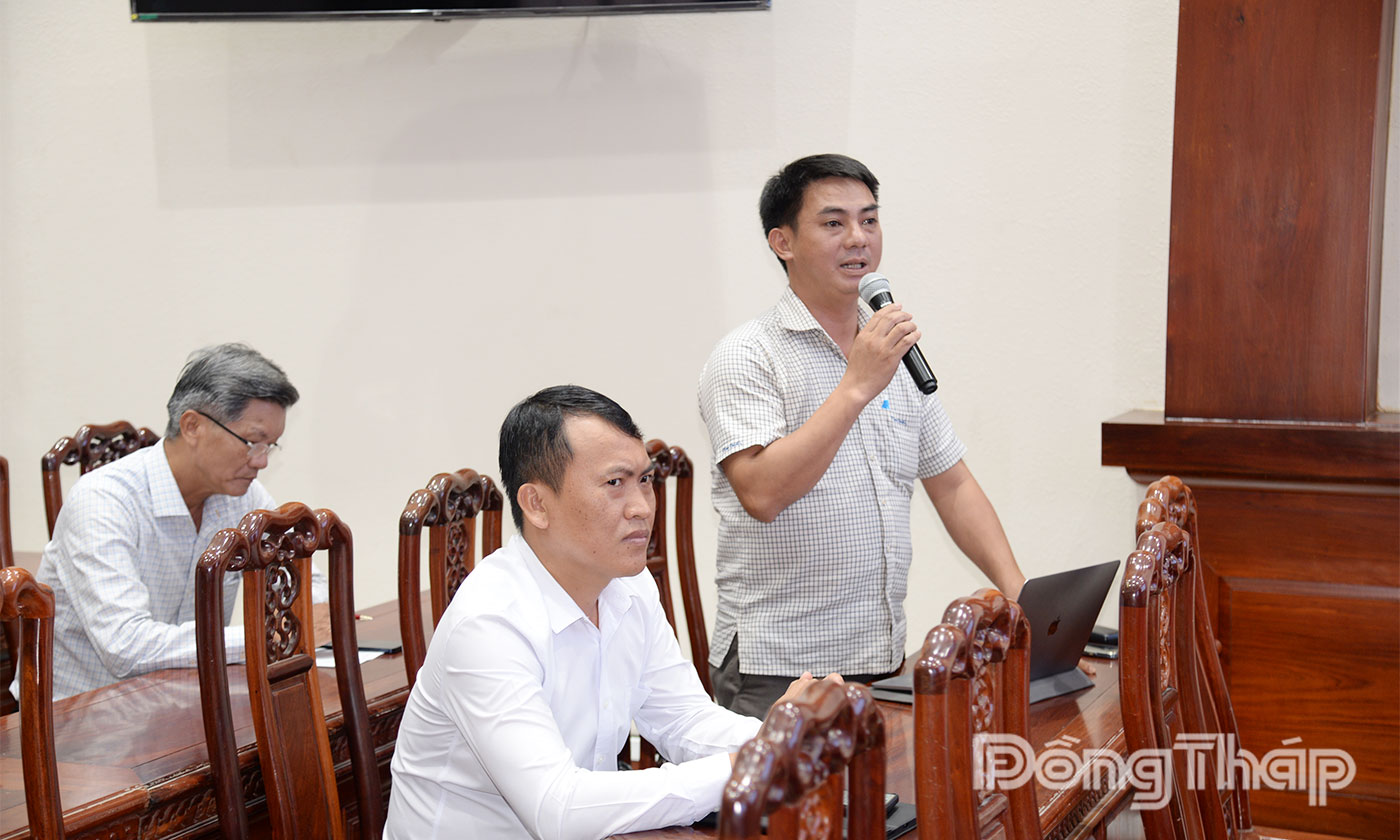 Phóng viên Văn Vĩnh, Báo Công an nhân dân phát biểu tại hội nghị.