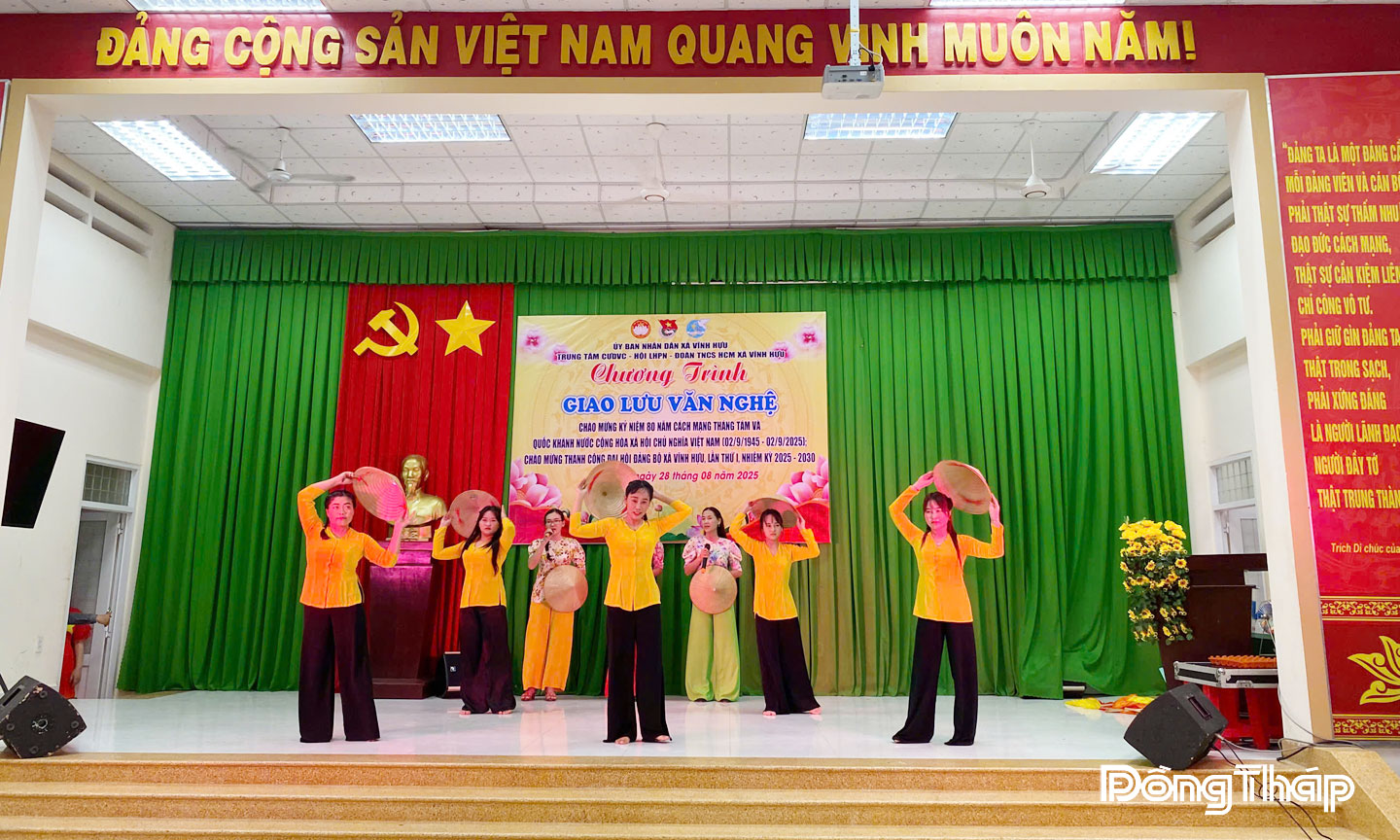 Xã Vĩnh Hựu tổ chức chương trình giao lưu văn nghệ nhân kỷ niệm 80 năm Cách mạng Tháng Tám  thành công và Quốc khánh 2-9.                                                                                                                              Ảnh: Kim Lan