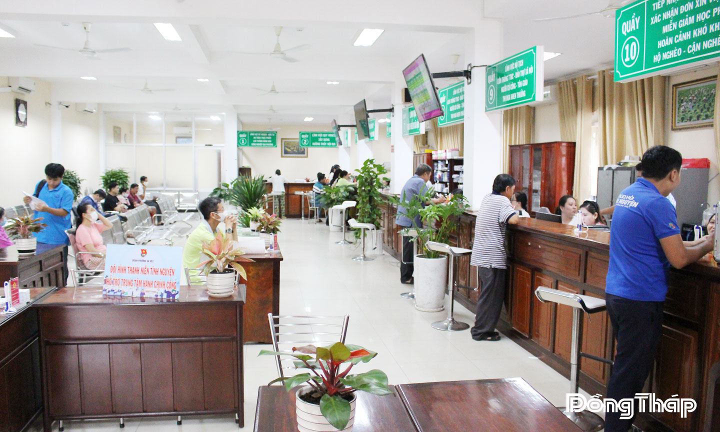 Các Trung tâm Phục vụ hành chính công cấp xã của tỉnh Đồng Tháp không ngừng thay đổi không gian phục vụ người dân đến giải quyết thủ tục hành chính.