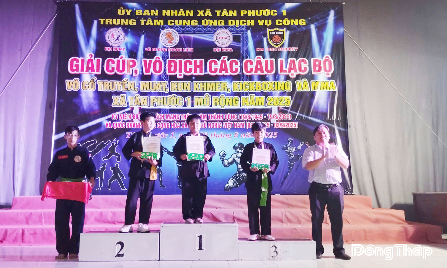 Trao giải cho các vận động viên xuất sắc tại Giải Cúp, Vô địch các câu lạc bộ  Võ Cổ truyền, Muay, Kun Khmer, Kick-Boxing và MMA xã Tân Phước 1  mở rộng năm 2025.