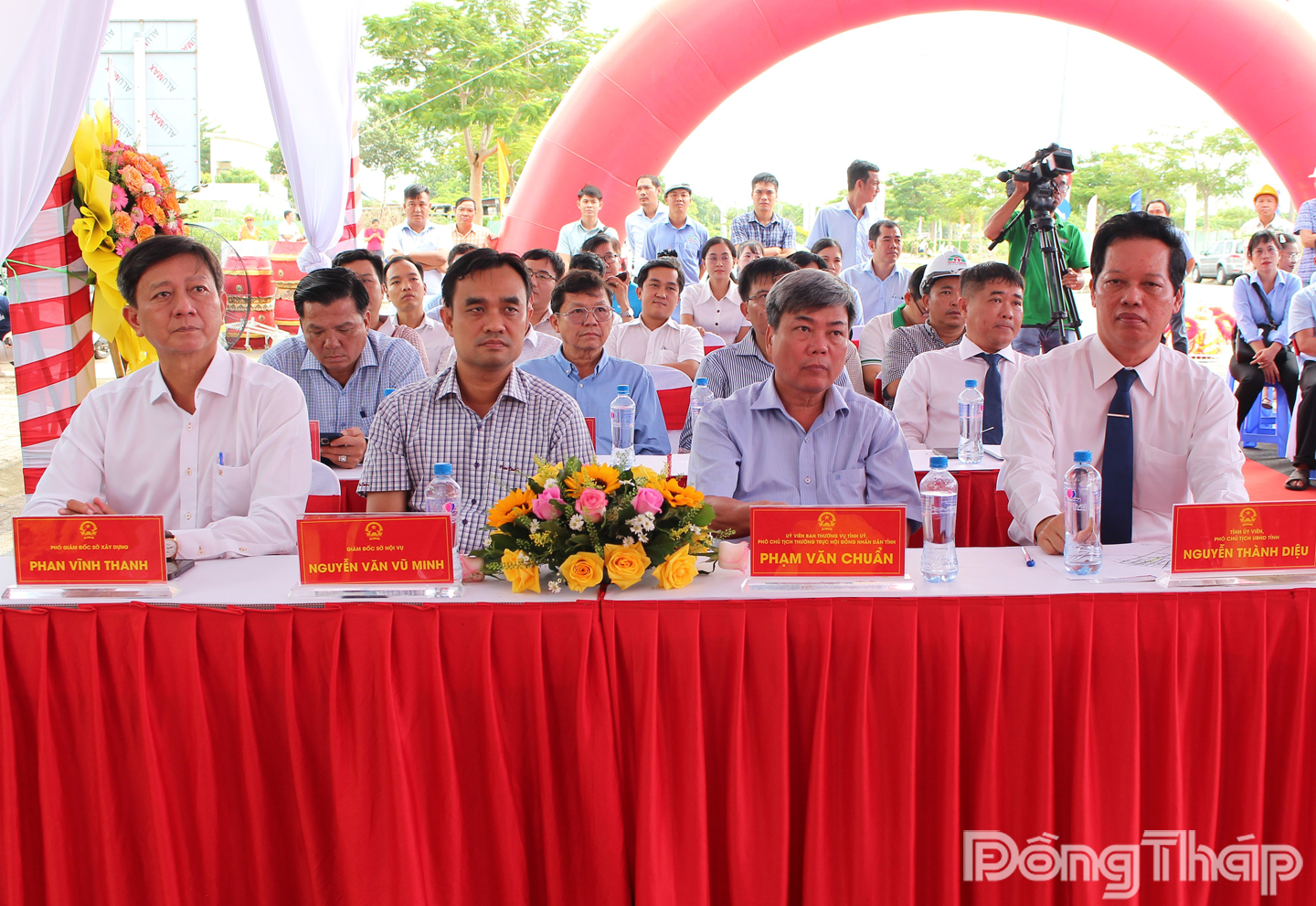 Đại biểu dự Lễ khởi công dự án đường Nguyễn Văn Tre.