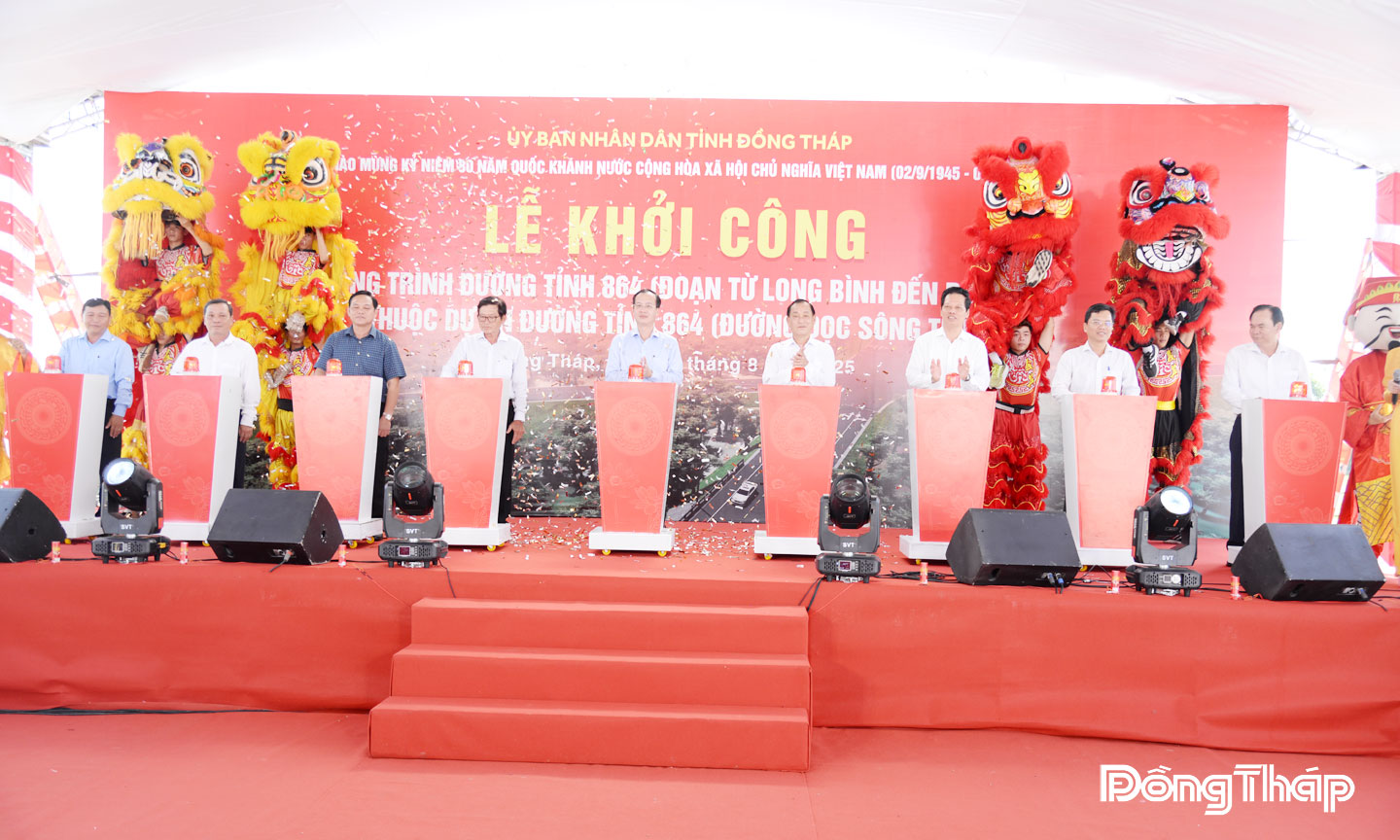 Nghi thức khởi công công trình đường tỉnh 864 đoạn từ Long Bình đến Đèn Đỏ.