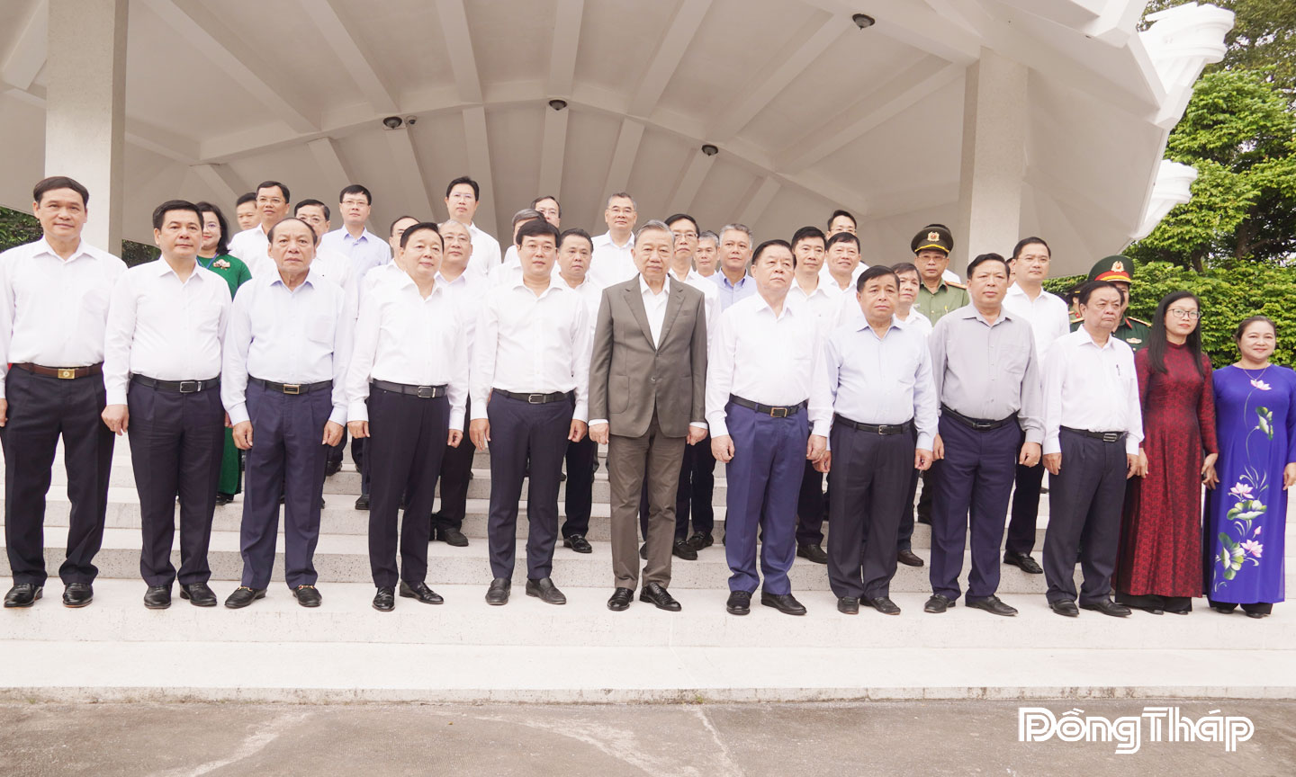 Tổng Bí thư Tô Lâm thăm và làm việc tại Khu di tích Mộ cụ Phó bảng Nguyễn Sinh Sắc.