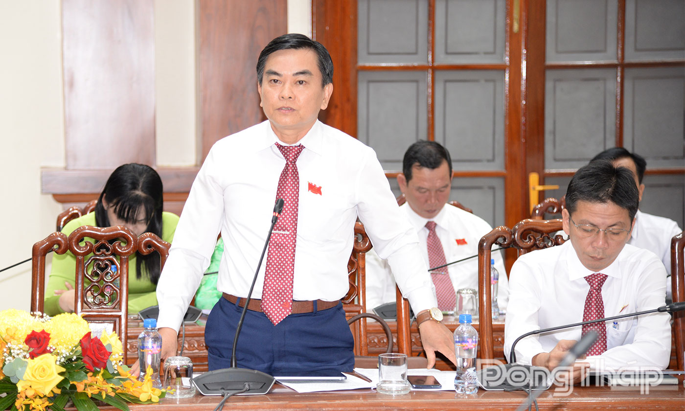 Đại biểu Đoàn Văn Phương, Tổ thảo luận số 1 phát biểu ý kiến.
