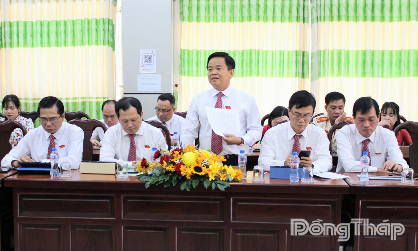 Đại biểu Tổ thảo luận số 6 phát biểu ý kiến.