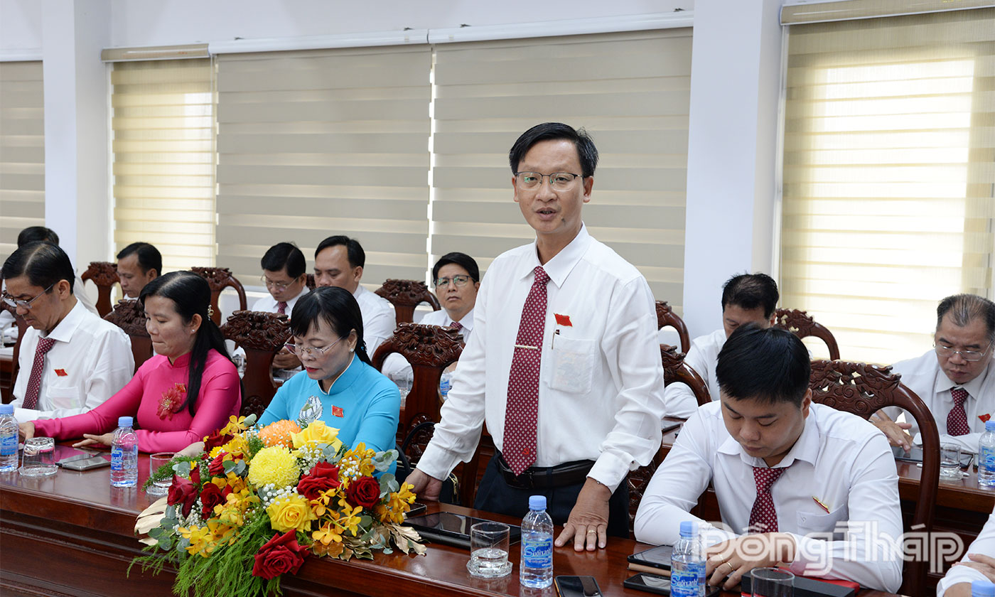 Đại biểu Tổ thảo luận số 9 phát biểu ý kiến.