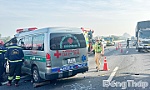 Va chạm với xe cứu thương, xe tải lật ngang trên cao tốc TP. Hồ Chí Minh - Trung Lương