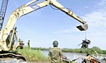 Xã Tân Thới vận động người dân tự tháo dỡ thiết bị bơm hút cát