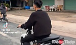 Tiktoker bị xử phạt vì đăng video chạy xe máy không gắn biển số xe để câu view