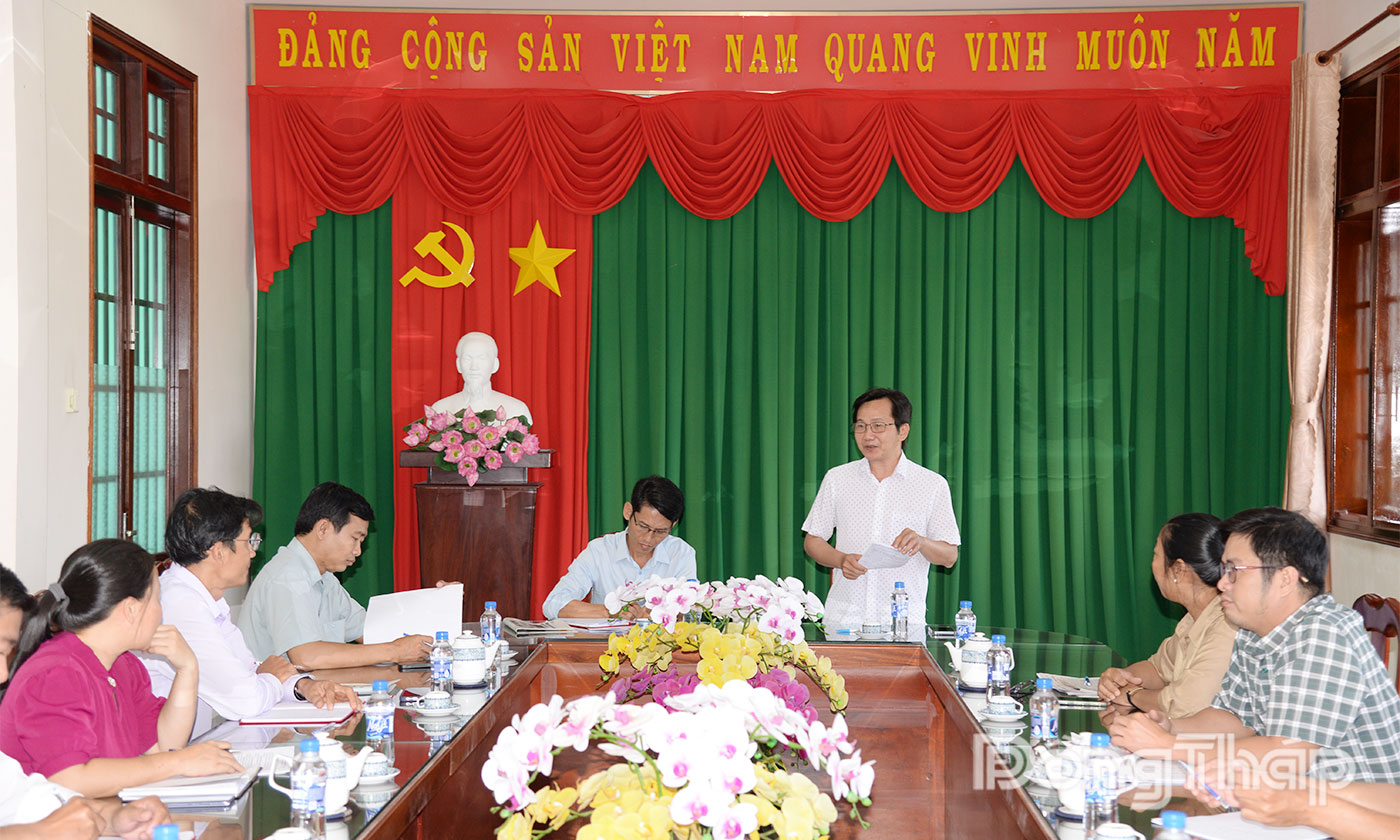Báo và phát thanh, truyền hình Đồng Tháp làm việc với xã Tân Thới và Tân Phú Đông