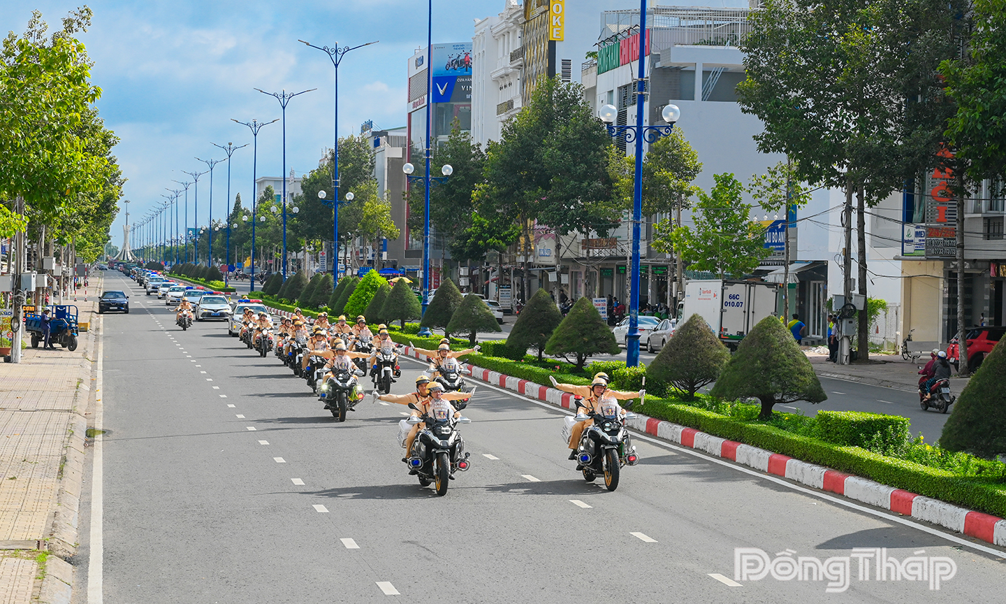Công an tỉnh Đồng Tháp ra quân giữ gìn ANTT. Ảnh Duy Nhựt