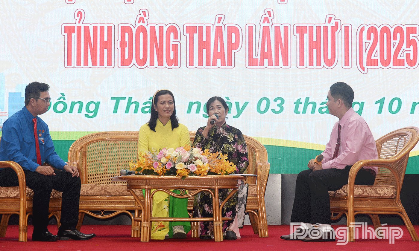 Giao lưu các điển hình tiên tiến.