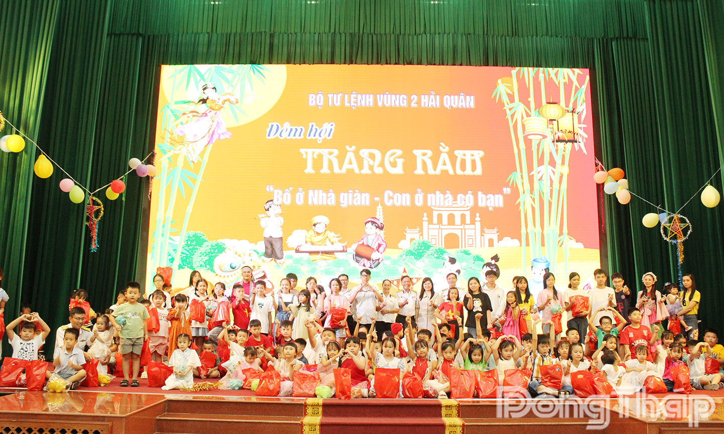 Chương trình Đêm hội trăng rằm đã mang đến cho các cháu nhỏ một sân chơi hết sức ý nghĩa