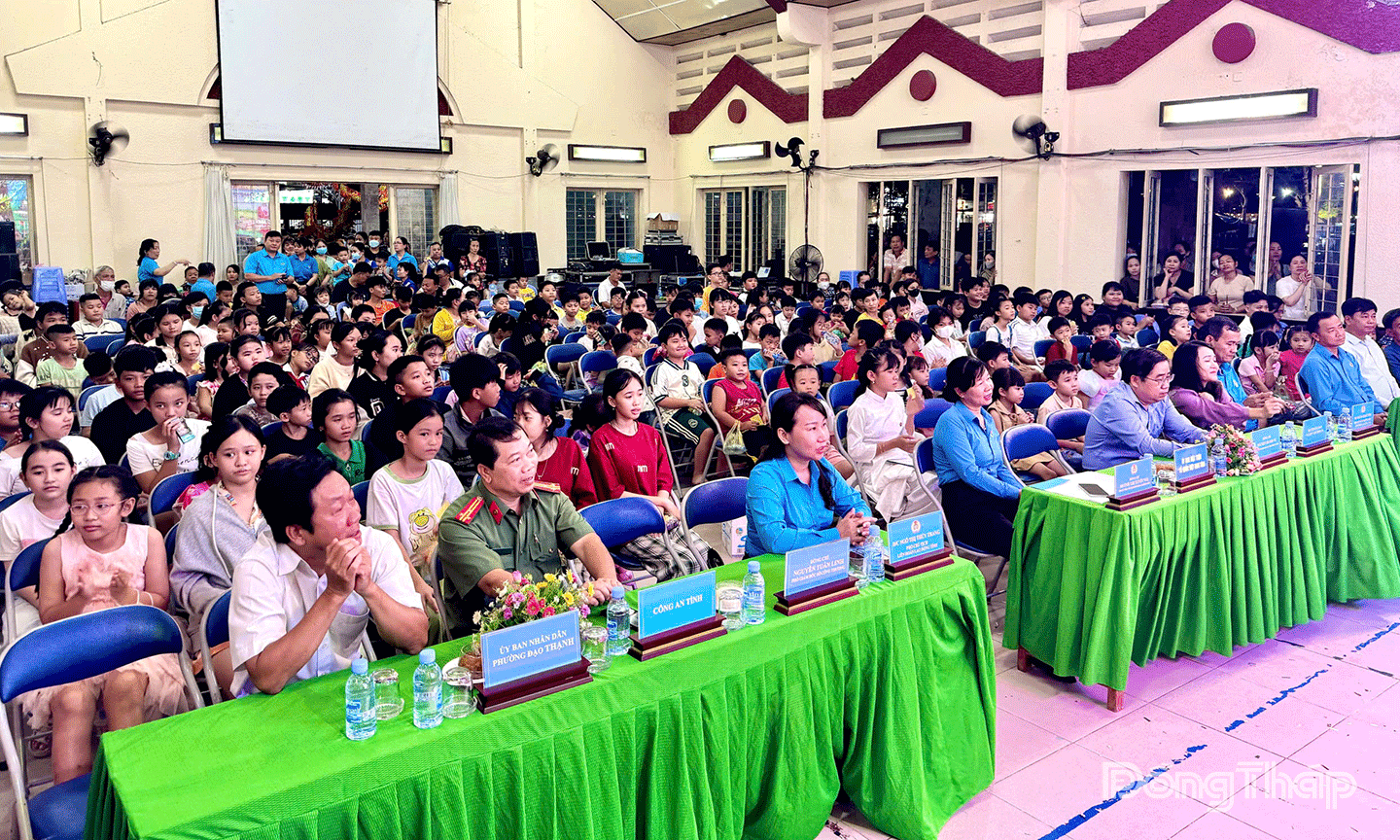 Quang cảnh chương trình “Đêm hội Trăng rằm”.