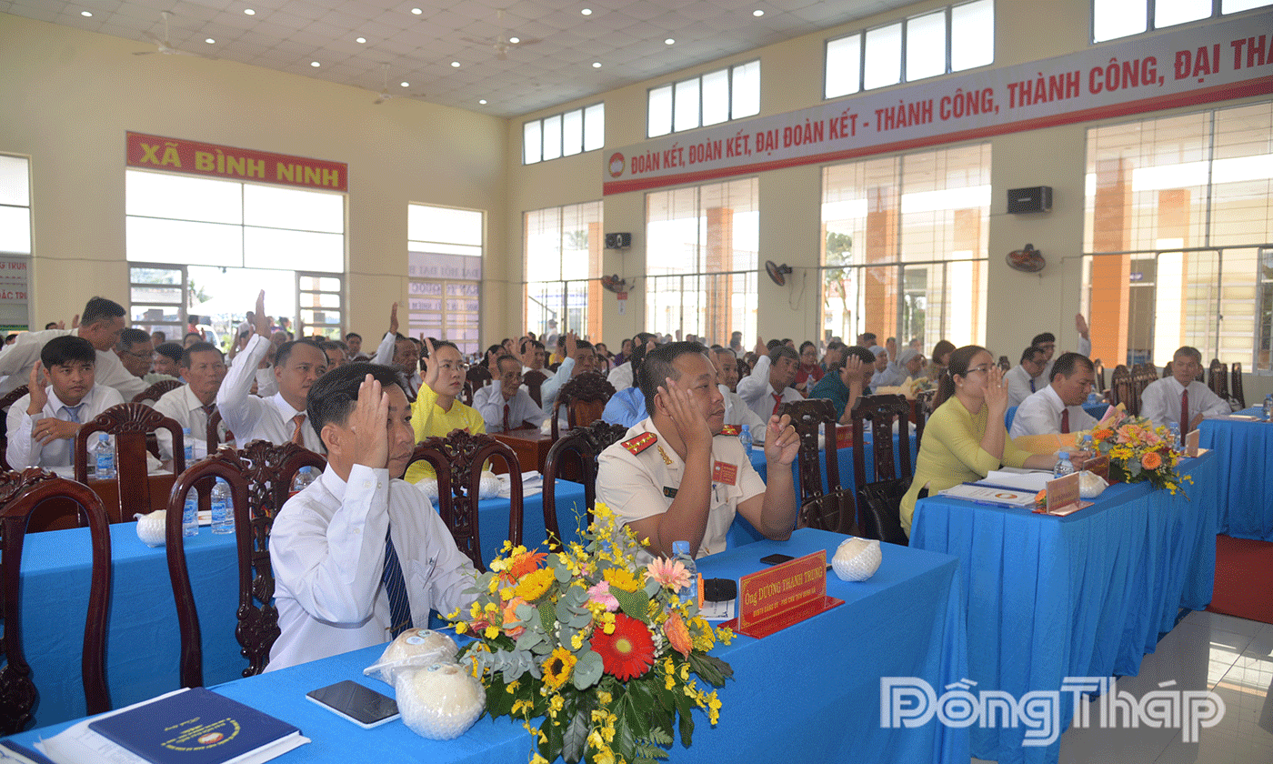 Hội nghị lần thứ nhất hiệp thương cử các chức danh trong Ban thường trực Ủy ban MTTQ xã Bình Ninh.