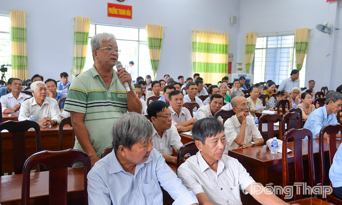 Cử tri phường Thanh Hòa phát biểu liên quan đến bảo hiểm y tế.