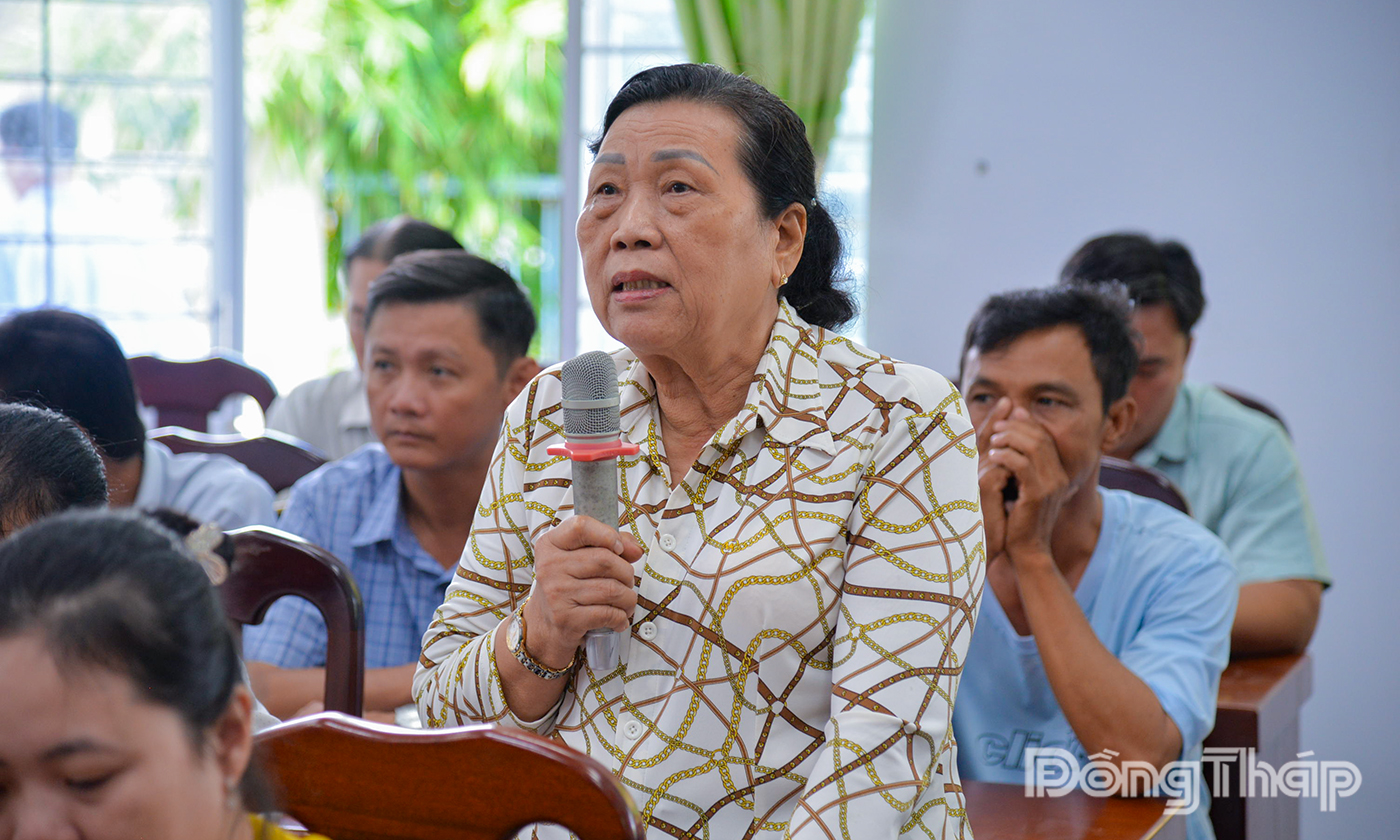 Cử tri phường Thanh Hòa phát biểu ý kiến.