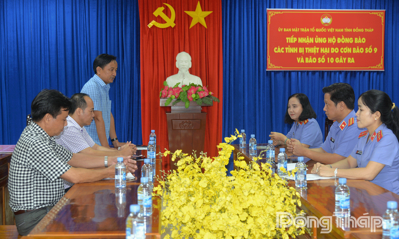 Quang cảnh buổi tiếp nhận.