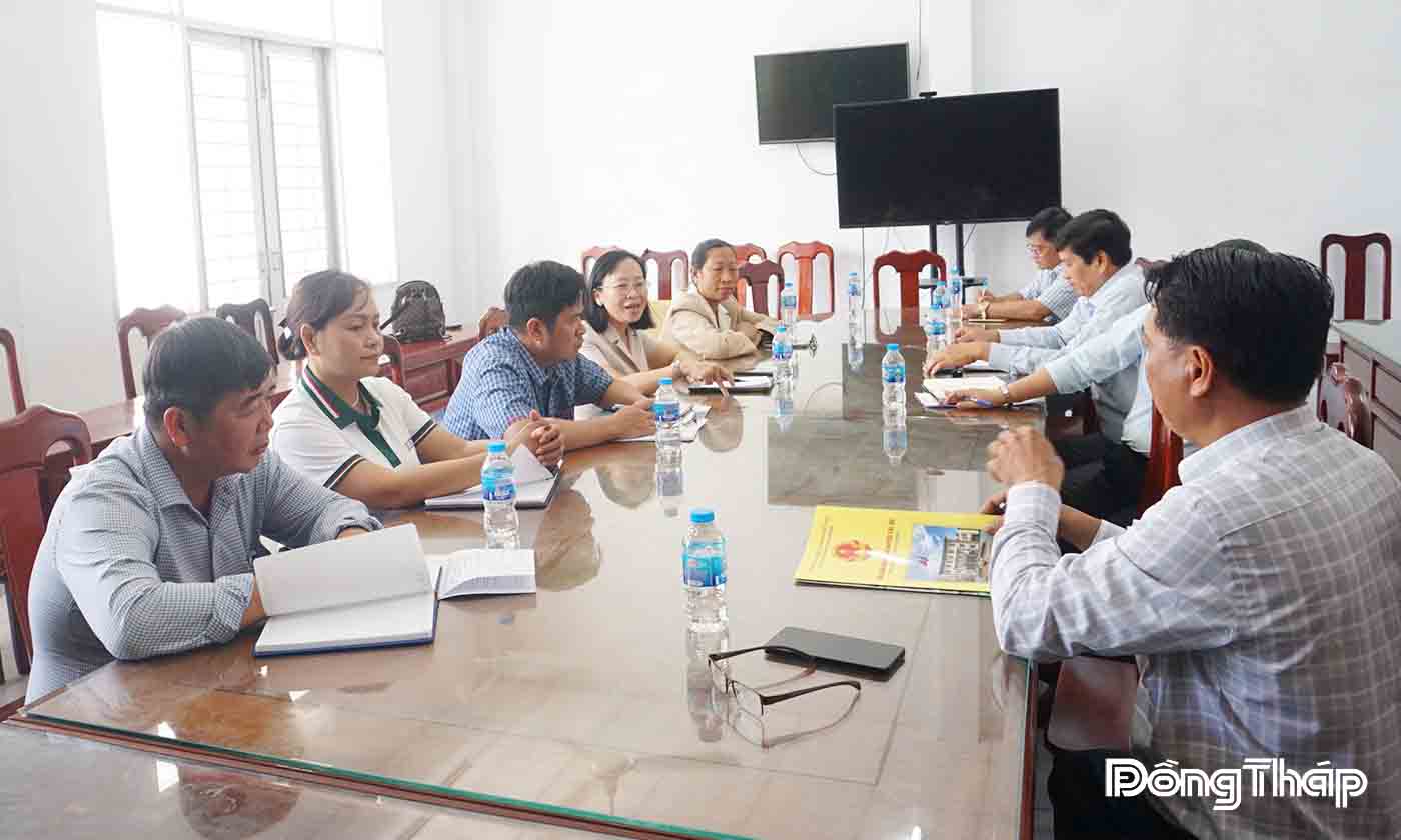 Lãnh đạo Báo và phát thanh, truyền hình Đồng Tháp làm việc với đại diện Đảng ủy, Ủy ban nhân dân xã An Hữu  