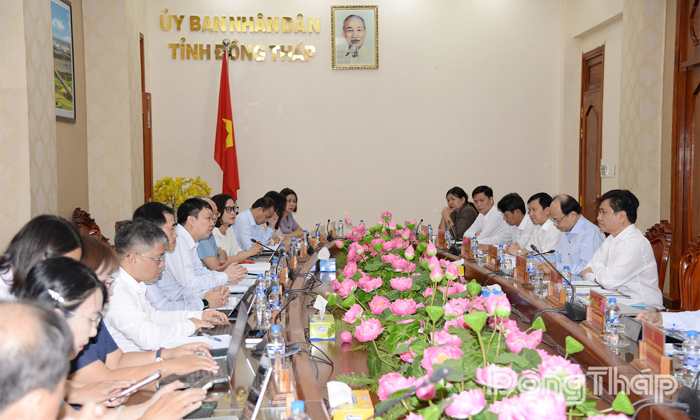 Quang cảnh buổi làm việc.